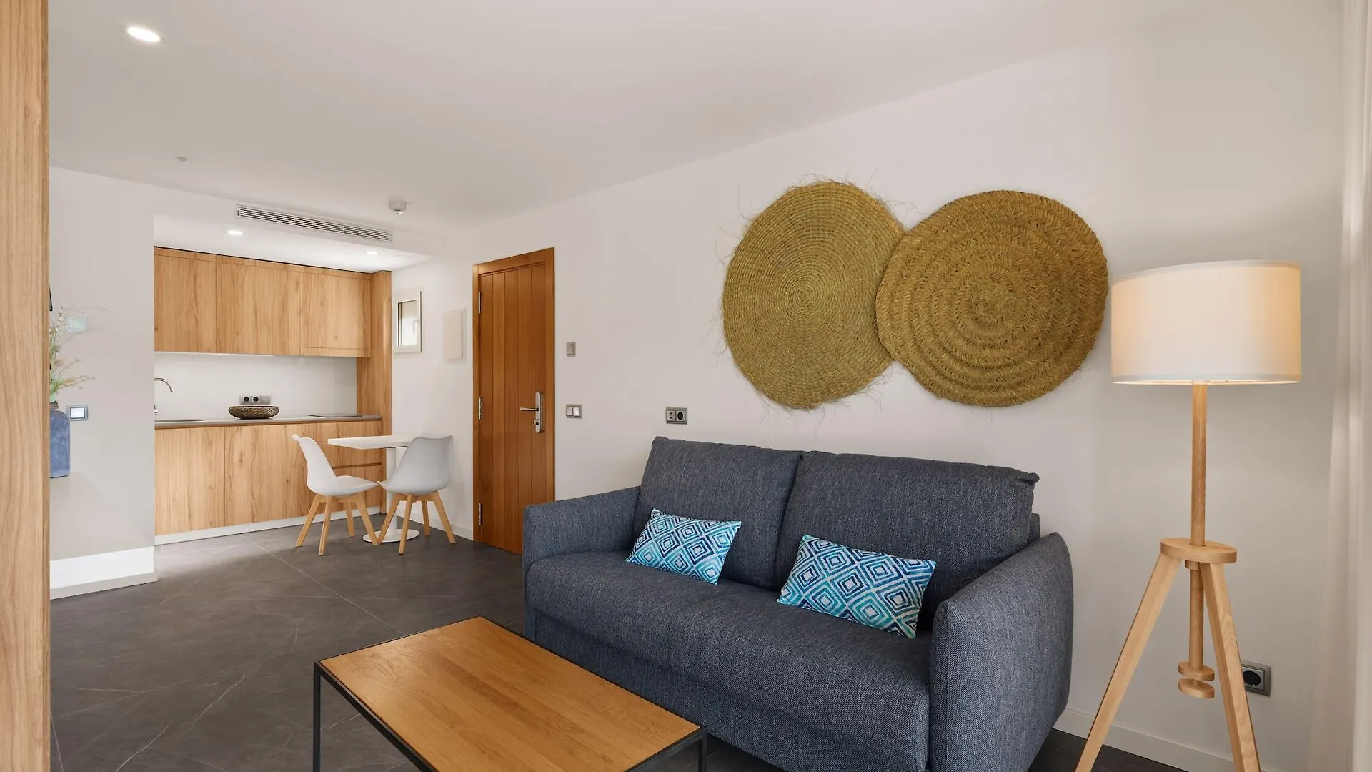 **** מלון דירות Bahia Suites קאמפ דה מאר ספרד